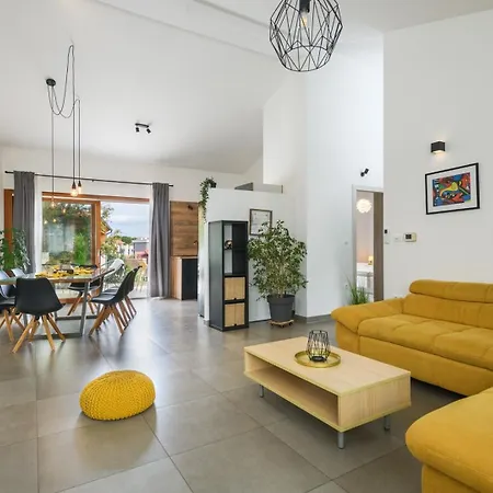 Family Friendly House With A Swimming Pool - 26941 Feriehus Pula